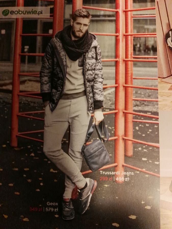 mężczyzna ubrany jak kobieta