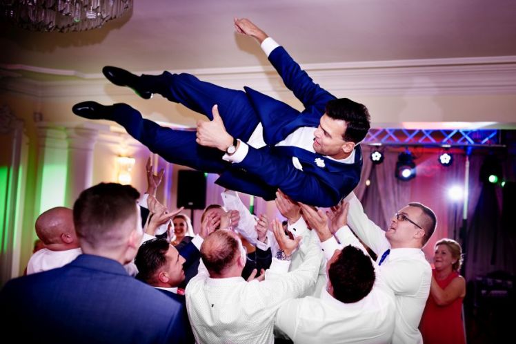 luigi_slub_podrzucanie