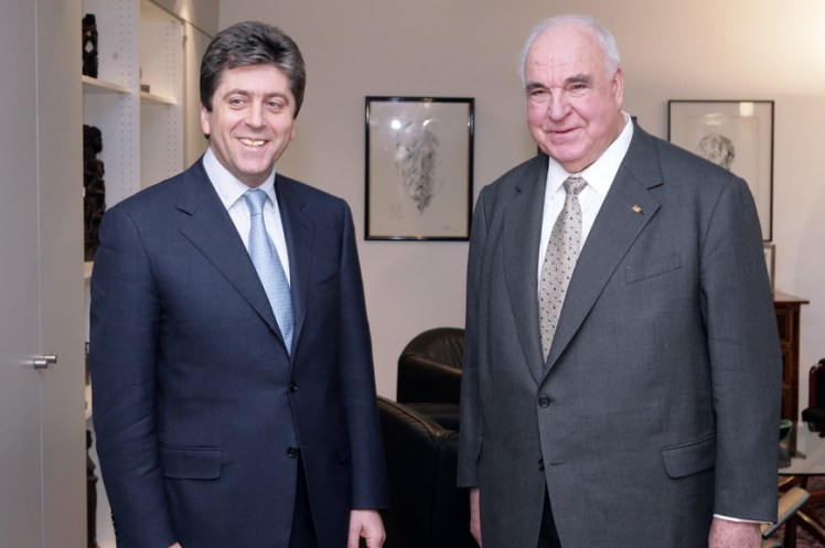 Helmut-Kohl-in-Bespoke-Suit-by-Volkmar-Arnulf_gentlemansgazette-com