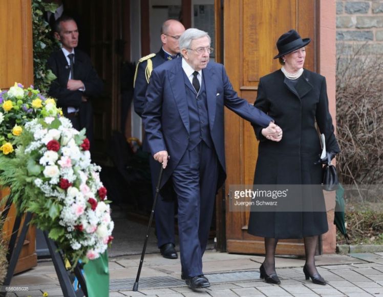 zakiet_granatowy_pogrzeb