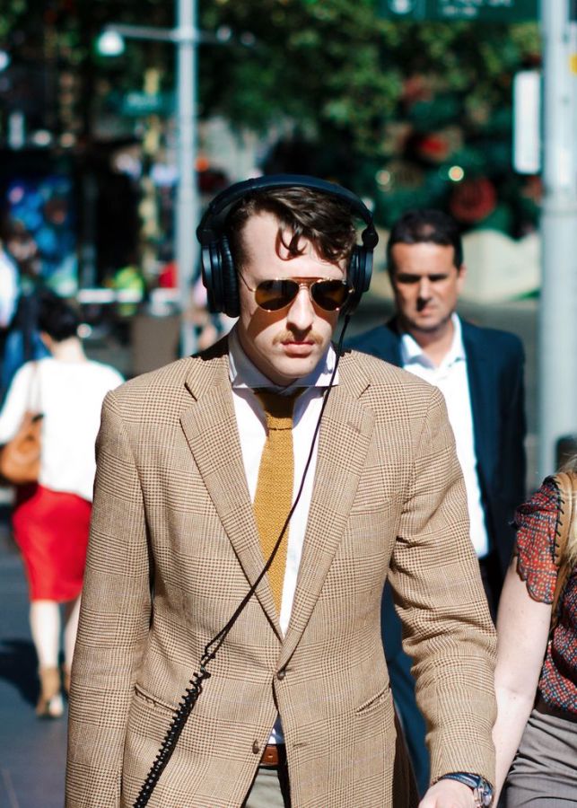 sluchawki_marynarka_elegancja