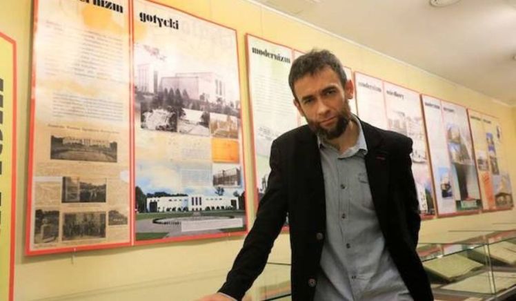 marynarka_koszula_kurator_wystawy_nowosci-com-pl